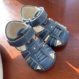 Primigi blue leather sandals size 21eu.